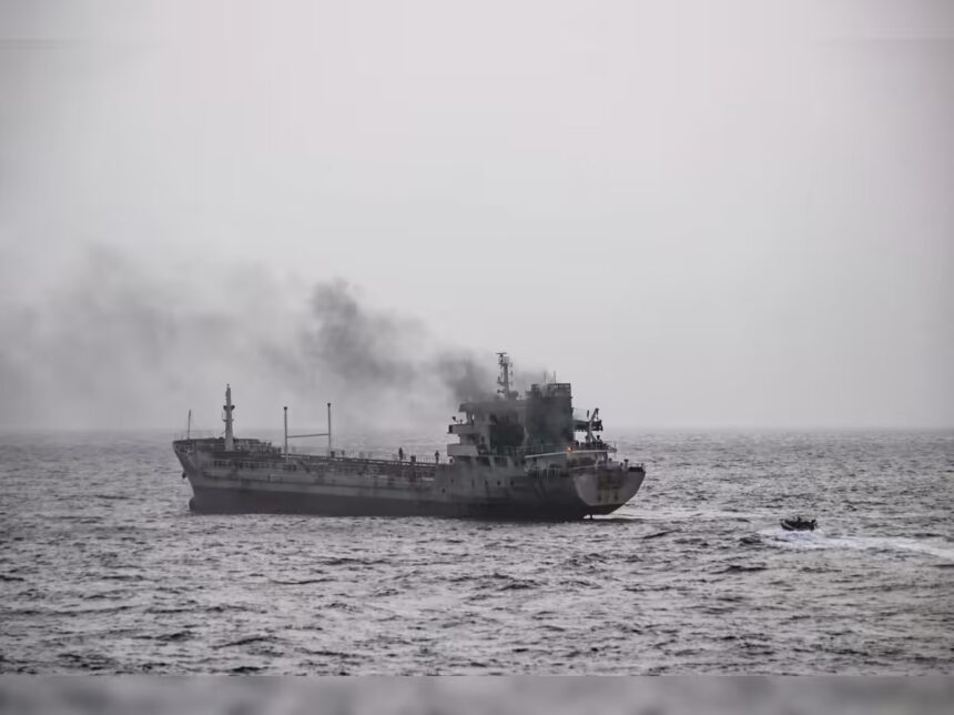 ઓમાન જતા જહાજમાં લાગી આગ, ભારતીય મૂળના 14 ક્રૂ મેમ્બર્સ સવાર, ઈન્ડિયન નેવી પહોંચી મદદે