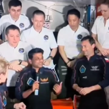 ગ્રુપ કેપ્ટન શુભાંશુ શુક્લાએ અવકાશથી પૃથ્વી પર પહેલો સંદેશ મોકલ્યો, મળ્યો છે આ ખાસ નંબર