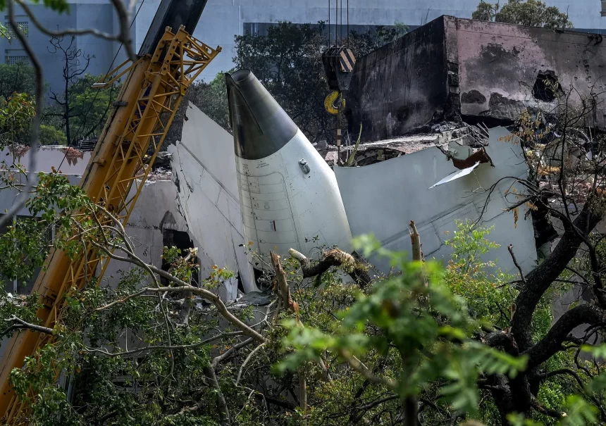 અમદાવાદ પ્લેન ક્રેશ બાદ 112 પાયલટ મેડિકલ લીવ પર ગયા, DGCAએ એર ઈન્ડિયાને પાઠવી નોટિસ