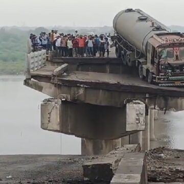 ગંભીરા બ્રિજ દુર્ઘટના: અત્યાર સુધી 15ના કરૂણ મોત, તપાસ માટે છ સભ્યોની કમિટી રચાઈ, સર્ચ ઓપરેશન યથાવત