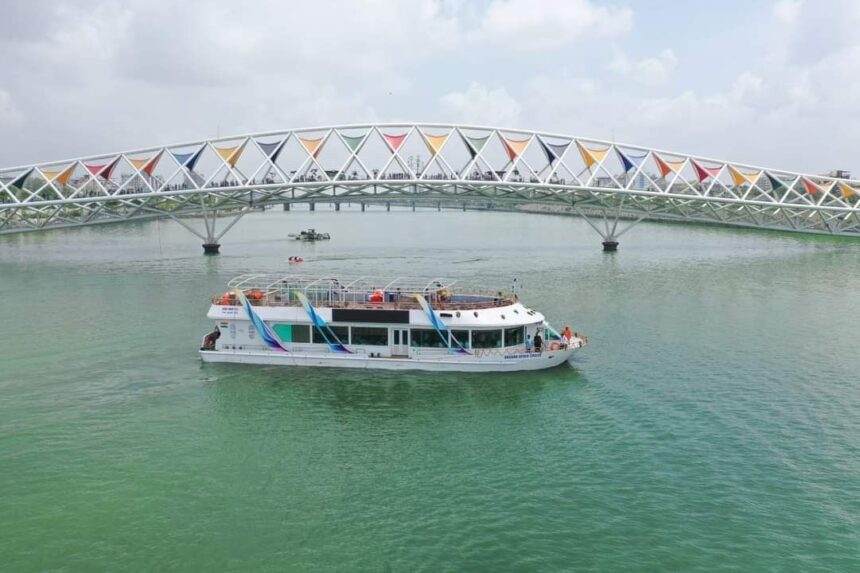 સી-પ્લેન બાદ હવે રિવરફ્રન્ટ ક્રૂઝ સેવા પણ મરણપથારીએ, સાડા ત્રણ કરોડનું નુકસાન; સરકારી બેદરકારી સામે ઉઠ્યા સવાલ