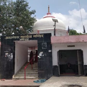 બારાબંકીના ઔસાનેશ્વર મહાદેવ મંદિરમાં વીજકરંટથી નાસભાગ: 2 શ્રદ્ધાળુઓના મોત, 40 ઈજાગ્રસ્ત