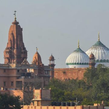 હાઈકોર્ટે હિન્દુ પક્ષને આપ્યો મોટો ઝટકો; ‘મથુરા શાહી ઈદગાહ મસ્જિદ વિવાદિત ઢાંચો નહીં’