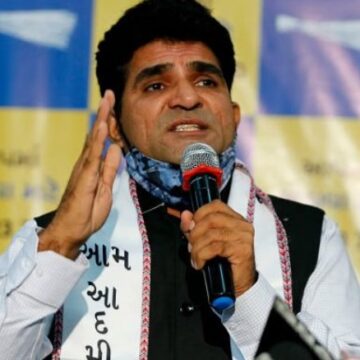 ગુજરાતમાં કામની રાજનીતિનો ઉછાળો: વિરમગામમાં 100થી વધુ કાર્યકરો AAPમાં જોડાયા