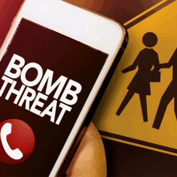 અમદાવાદ એરપોર્ટ અને સુરતની સ્કૂલ સહિત 159 સ્કૂલોને બોમ્બ વિસ્ફોટની ધમકી, સુરક્ષા એજન્સીઓ એલર્ટ