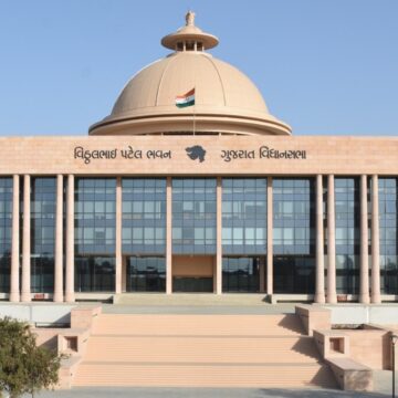 વિધાનસભા કેમ્પસ અને સચિવાલયમાં પ્લાસ્ટિકની બોટલો પર પ્રતિબંધ, કાચની બોટલમાં મળશે પાણી