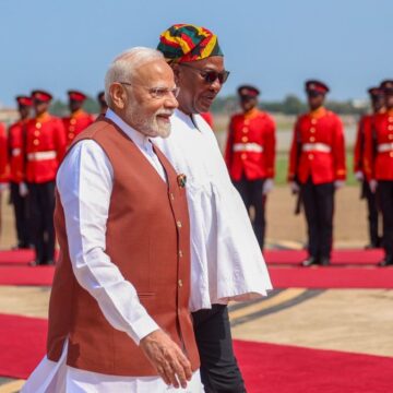 પ્રધાનમંત્રી મોદી પહોંચ્યા ઘાના, એરપોર્ટ પર થયું ભવ્ય સ્વાગત