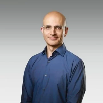 ભારતીય મૂળના સાબિહ ખાન બન્યા Apple ના નવા COO, હવે CEO બનવાની ચર્ચા જોરમાં