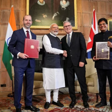 ભારત-યુકે વચ્ચે ઐતિહાસિક વેપાર કરાર: કપડાંથી કાર સુધી થશે ભાવમાં બદલાવ