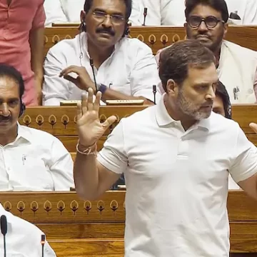 રાહુલ ગાંધીનો પીએમ મોદી પર આક્ષેપ: “કોઈ દેશે ભારતનો સાથ ન આપ્યો, ટ્રમ્પે 25 વાર સીઝફાયરનો દાવો કર્યો અને મોદી ચૂપ રહ્યા”