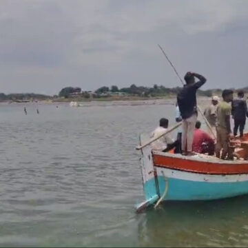 અમરેલી દરિયામાં મોટી દુર્ઘટના: 3 બોટ ડૂબી, 17 માછીમારો બચાવાયા, 11 હજુ લાપતા