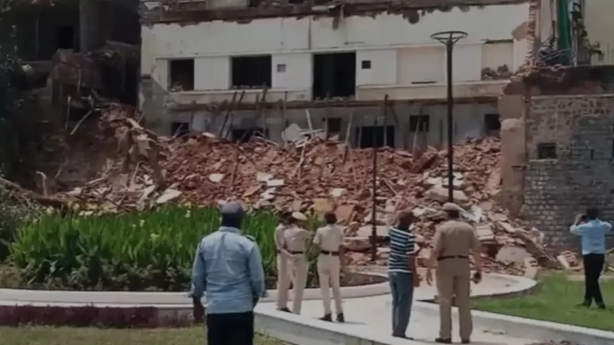 દિલ્હીના દરિયાગંજમાં ત્રણ માળની બિલ્ડિંગ ધરાશાયી, ત્રણ શ્રમિકોના મોત અને ત્રણ ઈજાગ્રસ્ત