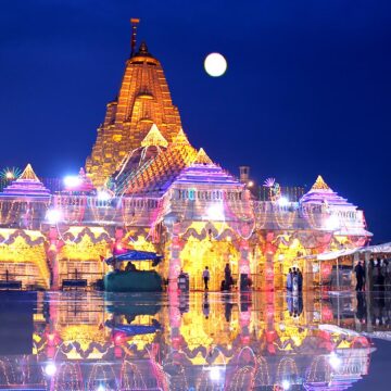 અંબાજી ભાદરવી પૂનમ: પદયાત્રીઓ માટે ઈ-મંદિર વોટ્સએપ ચેટબોટ અને 400 ડ્રોન લાઈટ શોની વિશેષ વ્યવસ્થા