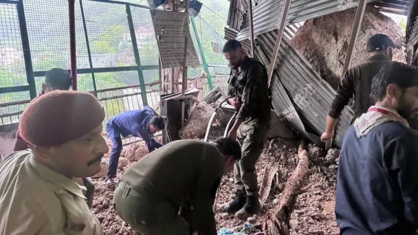 જમ્મુ-કાશ્મીરમાં ભારે વરસાદ અને ભૂસ્ખલન: 36ના મોત, 3,500થી વધુને ખસેડાયા