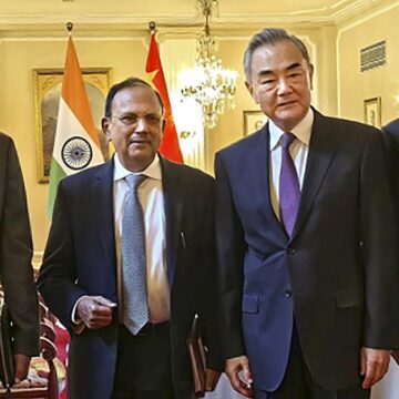 ચીનના વિદેશ મંત્રી વાંગ યી અને એનએસએ અજીત ડોભાલની મુલાકાત: સરહદી શાંતિ અને વ્યૂહાત્મક સહકાર પર ચર્ચા