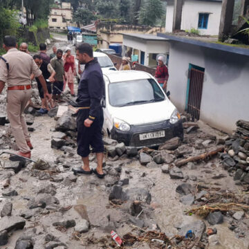 ઉત્તરાખંડના ચમોલીમાં ફરી આભ ફાટ્યું: બે લોકો ગુમ, ઘરોમાં કાટમાળ ભરાયો