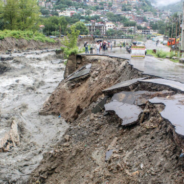 હિમાચલમાં ભારે વરસાદ-ભૂસ્ખલનના કારણે રૂ.1000 કરોડના માર્ગો ધોવાયા