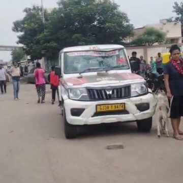 જશોદાનગરમાં એએમસીની ડિમોલિશન કાર્યવાહી દરમિયાન હંગામો, મહિલાનો આત્મવિલોપન પ્રયાસ અને પથ્થરમારો