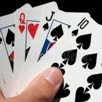 ખટંબા આવાસ યોજનાના ટેરેસ પર જુગાર રમતા 7 ઝડપાયા, 1.22 લાખની મત્તા જપ્ત