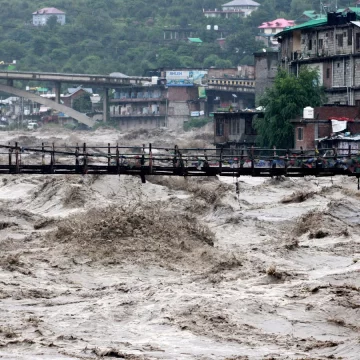 હિમાચલમાં ભારે વરસાદ: 300 વર્ષ જૂનું પંજવક્તર મહાદેવ મંદિર પૂર હેઠળ, નાગરિકો માટે એલર્ટ