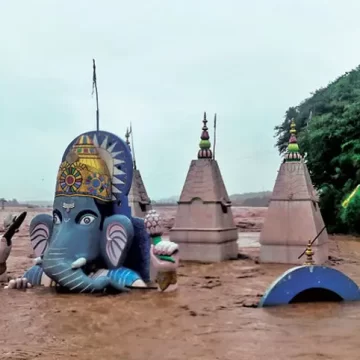 વૈષ્ણોદેવી પાસે વાદળ ફાટતાં ભૂસ્ખલન: 41ના મોત, રેસ્ક્યૂ ઓપરેશન તેજ