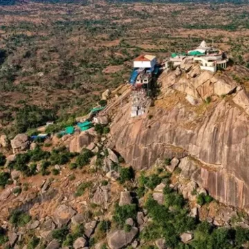 જૂનાગઢ અંબાજી મહંત નિમણૂંકમાં વિવાદ: સાધુ સમાજે ચાદરવિધી રદ કરવાની માંગ, આંદોલનની ચીમકી