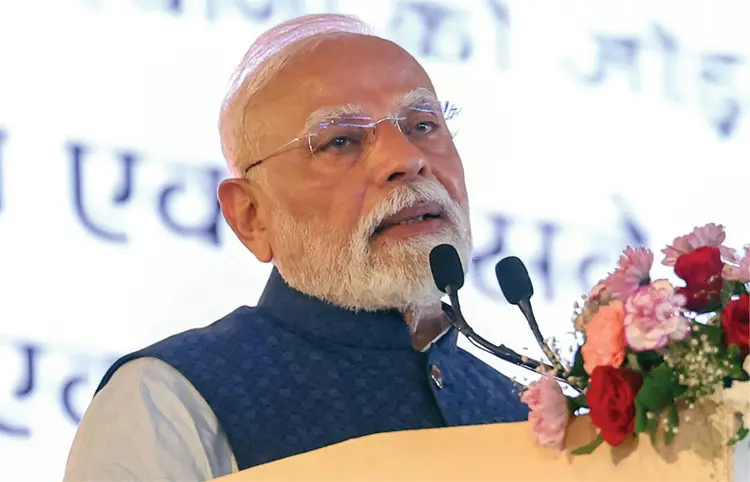 image (26) અમેરિકન ટેરિફ વિવાદ વચ્ચે PM મોદીની ટોચની બેઠક, 7 મંત્રી હાજર