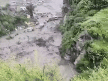 હિમાચલમાં આભ ફાટ્યું: કુલ્લુ અને શિમલામાં તબાહી, 325 માર્ગો બંધ, 2000 કરોડથી વધુનું નુકસાન