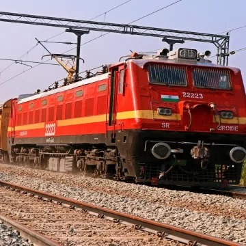 સુરતના 3 વર્ષના બાળકનું મૃતદેહ ટ્રેનના શૌચાલયમાંથી મળ્યું, માસીના દીકરાએ અપહરણ કરેલું હતું