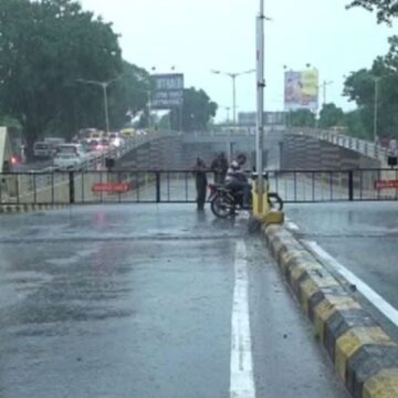 અમદાવાદમાં મેઘરાજાની એન્ટ્રી! અખબારનગર સહિત અનેક અંડરપાસ પાણીમાં ગરકાવ, વાહનચાલકો મુશ્કેલીમાં