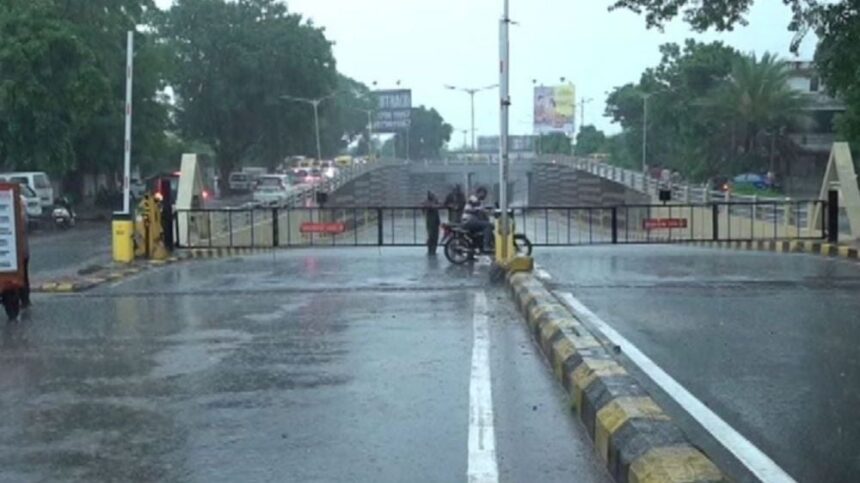 અમદાવાદમાં મેઘરાજાની એન્ટ્રી! અખબારનગર સહિત અનેક અંડરપાસ પાણીમાં ગરકાવ, વાહનચાલકો મુશ્કેલીમાં