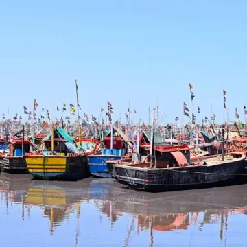 જાફરાબાદ દરિયાઈ દુર્ઘટના: બે મૃતદેહ મળ્યા, નવ માછીમારો હજી લાપતા