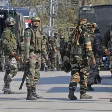 જમ્મુ-કાશ્મીરના પૂંછમાં સૈન્યએ પકડ્યા બે આતંકી, AK-47 અને હેન્ડગ્રેનેડ જપ્ત