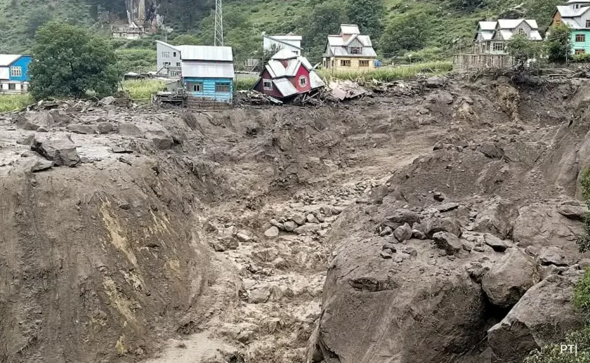 જમ્મુ-કાશ્મીરના કિશ્તવાડમાં વાદળ ફાટતાં પૂરથી ભારે વિનાશ: 30થી વધુના મોત, 200થી વધુ ગુમ