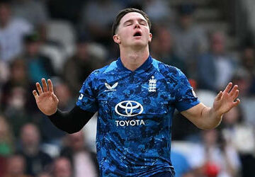 વન-ડે-ડેબ્યૂમાં-જ-ઈંગ્લેન્ડના-બોલરનો-શરમજનક-રેકોર્ડ,-દ.આફ્રિકાના-બેટર્સે-કરી-જોરદાર-ધોલાઈ