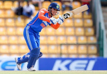 ind-vs-aus:-સ્મૃતિ-મંધાનાએ-પોતાનો-જ-રેકોર્ડ-તોડીને-રચ્યો-ઈતિહાસ,-50-બોલમાં-ફટકારી-સદી