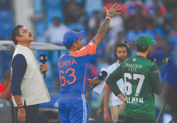 video-:-ભારત-પાકિસ્તાનની-મેચમાં-ફરી-બની-ચોંકાવનારી-ઘટના,-બંને-કેપ્ટનો-સામે-આવ્યા-બાદ-જુઓ-શું-થયું