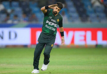 video:-ind-vs-pak-મેચમાં-પાક.-બોલરે-‘ફાઈટર-જેટ’-પ્લેનની-નકલ-કરતાં-ફેન્સ-ભડક્યાં