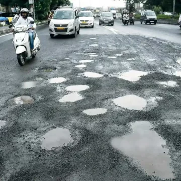 મહેસાણા: ધારાસભ્યના ફોન પર નાયબ ઈજનેરે કહ્યું, ખાડા નહીં પૂરાય, ઓડિયો વાયરલ