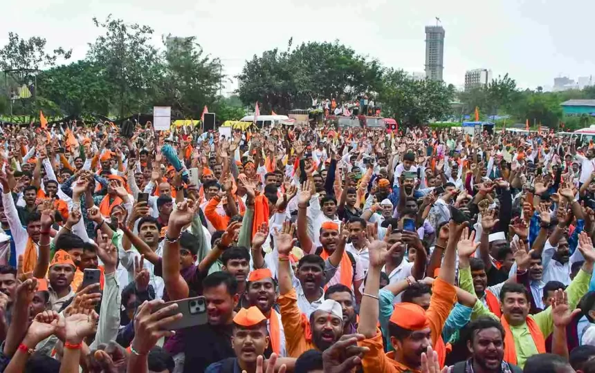 મરાઠા અનામત: મનોજ જરાંગેની જીત, મહારાષ્ટ્ર સરકારે ‘કુનબી’ જાતિનો દરજ્જો મંજૂર કર્યો