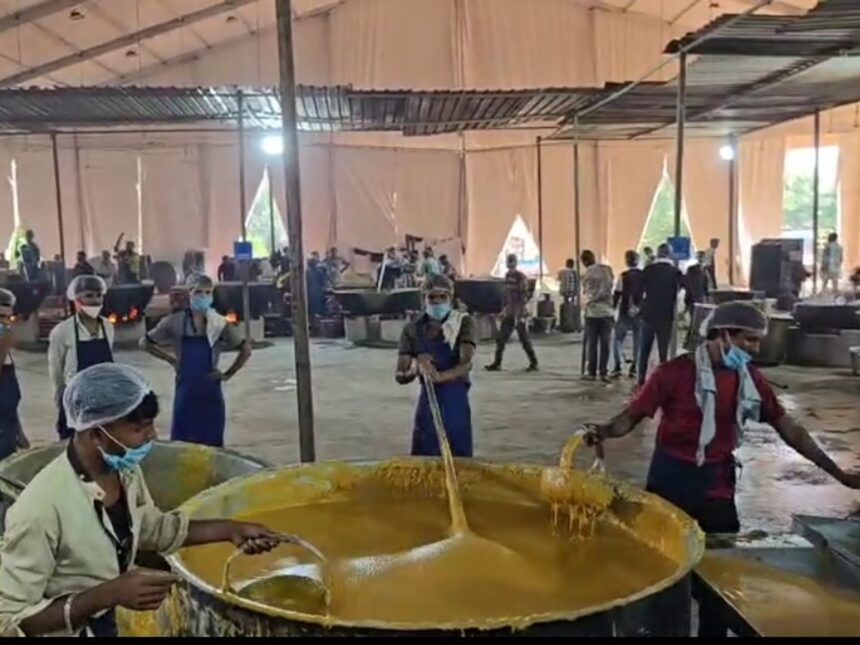 મા અંબાના પ્રસાદમાં આદિવાસી લોકસંગીતનો લહેકો, શ્રદ્ધા અને પરંપરાનો અનોખો સંગમ