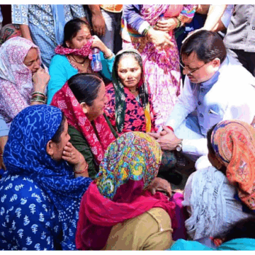 મુખ્યપ્રધાન પુષ્કર સિંહ ધામી ચમોલીમાં પહોંચ્યા, અસરગ્રસ્ત પરિવારને સહાયની સંપૂર્ણ ખાતરી મેળવી