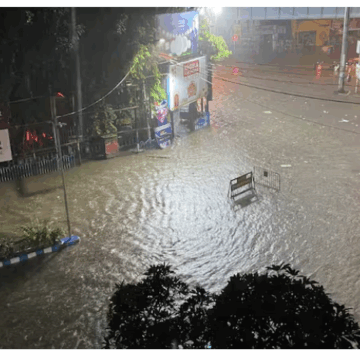 કોલકાતામાં ધોધમાર વરસાદથી જનજીવન અસ્તવ્યસ્ત, 5ના કરંટ લાગતા મોત, મેટ્રો અને ટ્રેન સેવા પર અસર