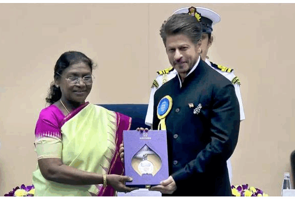 શાહરૂખ ખાન અને વિક્રાંત મેસીને બેસ્ટ અભિનેતા એવોર્ડ, રાની મુખર્જીને બેસ્ટ અભિનેત્રીનો એવોર્ડ મળ્યો