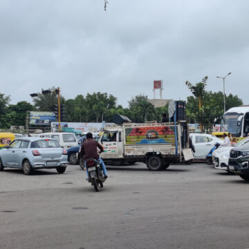 એમ.વાય.સી.એ.થી કર્ણાવતી ક્લબ સુધી ટ્રાફિક અવરોધ, એસ.જી. હાઇવે પર ફ્લાયઓવરનો પ્રભાવ