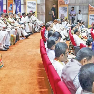 ભાજપ વર્કશોપમાં વડાપ્રધાન મોદીનો સાદગીભર્યો અંદાજ, સામાન્ય સાંસદની જેમ છેલ્લી હરોળમાં બેઠા