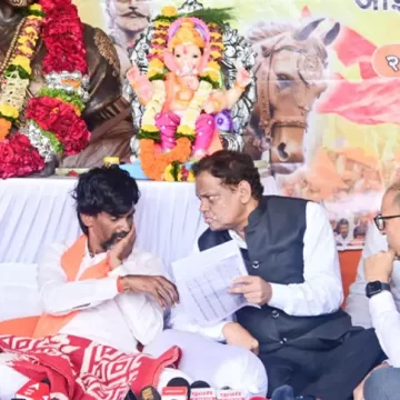 મરાઠા અનામત માટે જરાંગેનું CM ફડણવીસને અલ્ટિમેટમ: માંગ નહીં સ્વીકારો તો 5 કરોડ લોકો આવશે મુંબઈ