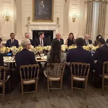 ટ્રમ્પની વ્હાઇટ હાઉસ ડિનર પાર્ટીમાં બિલ ગેટ્સ, ઝુકરબર્ગ, પિચાઈ અને કૂક સહિત ટેક દિગ્ગજો હાજર, મસ્ક ગેરહાજર