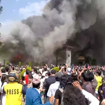 ભારતે નેપાળ સરહદ સીલ કરી, મૈત્રી બસ સેવા બંધ; ફસાયેલા ભારતીયોને બહાર કાઢવા તાકીદ