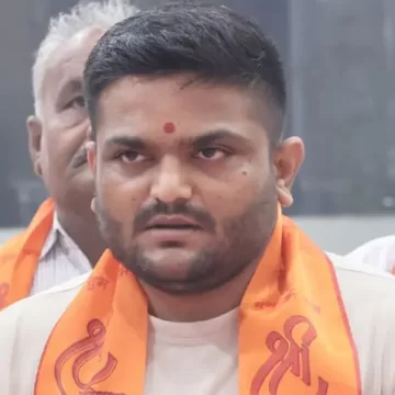 પાટીદાર અનામત આંદોલન કેસમાં હાર્દિક પટેલ માટે મુશ્કેલી વધી, કોર્ટમાં ગેરહાજરી બાદ બીજીવાર ધરપકડ વોરન્ટ